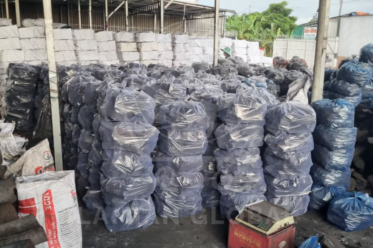 Natural Mangrove lump charcoal is the preferred fuel for live-fire Arabic grills, Kebab venues, Mandi kitchens, and traditional BBQ concepts across the UAE.