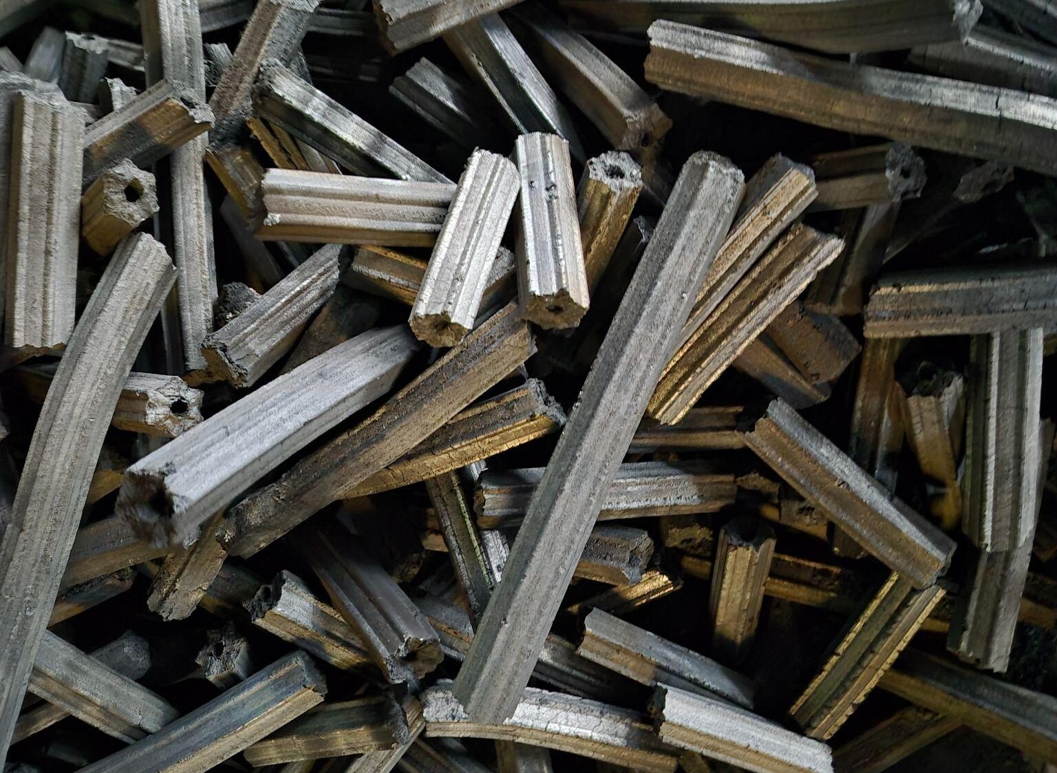 High quality Vietnamese hexagonal sawdust charcoal briquettes for export