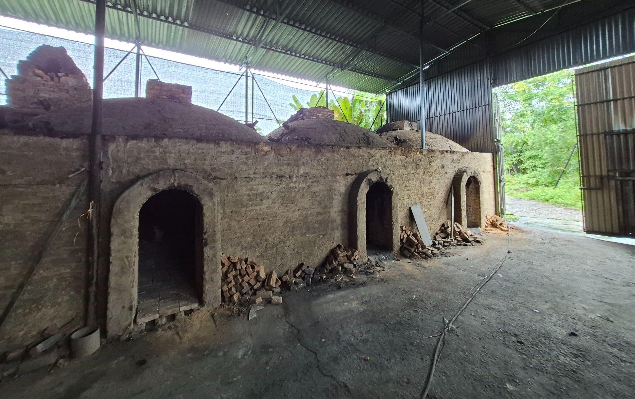 High-temperature brick kilns used in the carbonization process of sawdust charcoal briquettes