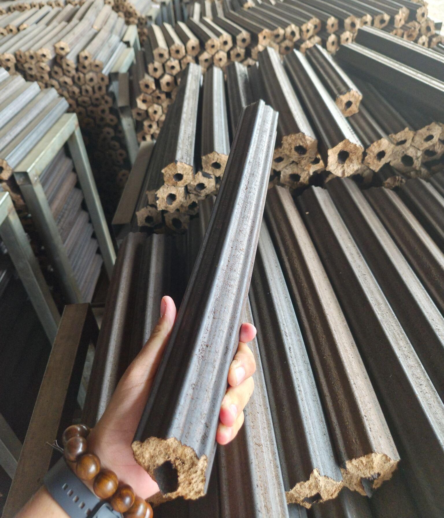 Hardwood sawdust charcoal briquettes with high density and fixed carbon