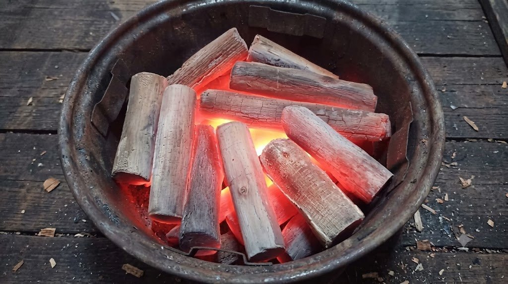 Black Charcoal vs White Charcoal (Binchotan): Key Differences 5 Lighting dense Binchotan white charcoal with chimney starter for professional kitchen
