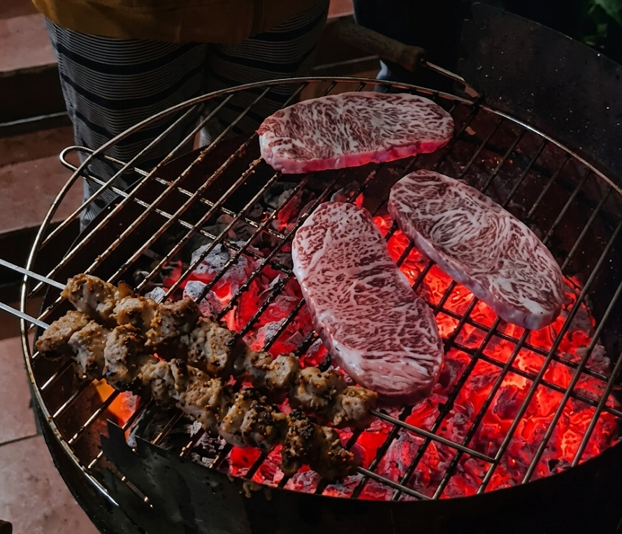 Binchotan Far-Infrared (FIR) Heat - Seals Meat Juices & Flavor 1 How Binchotan Far-Infrared heat penetrates meat for even cooking and juice retention