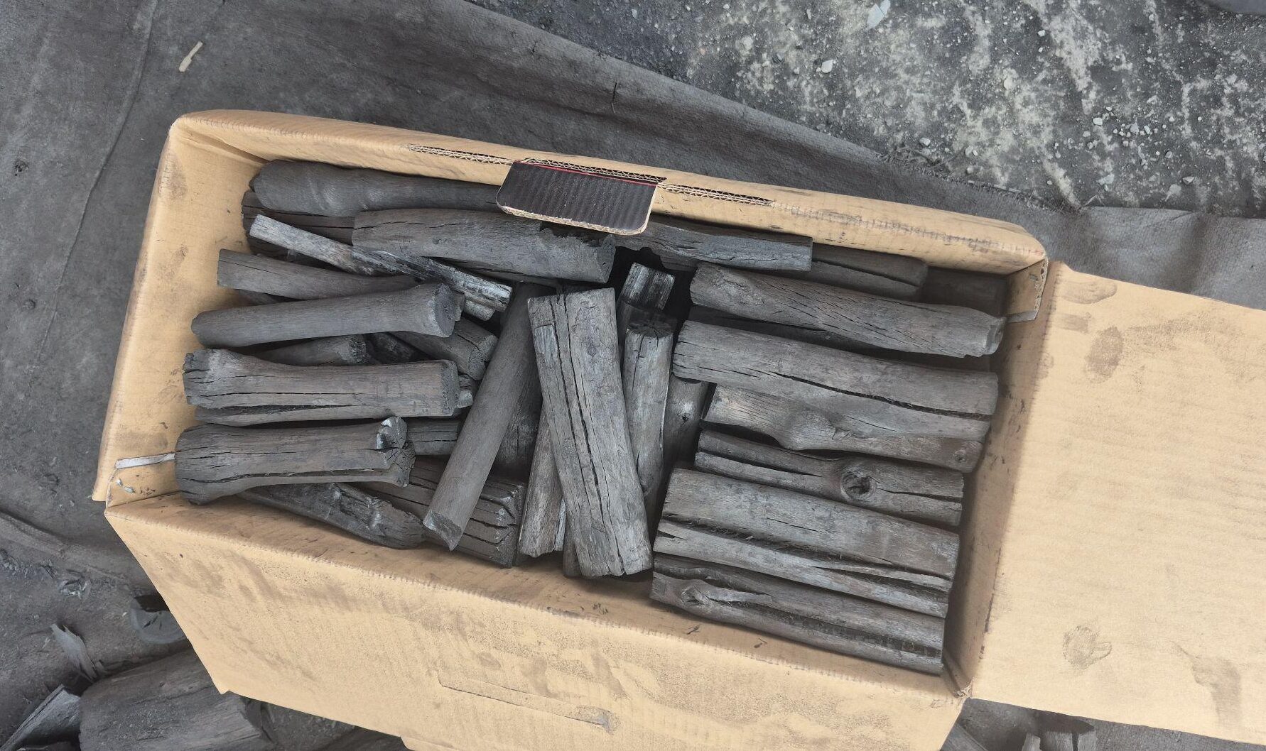 Black Charcoal vs Activated Charcoal: Key Differences & Uses 2 Wholesale black charcoal and activated charcoal supply from Lamian Global